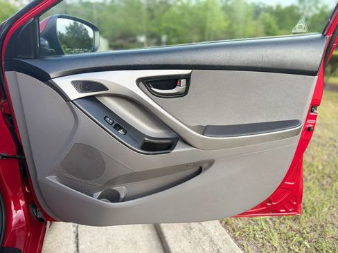 Used 2016 Hyundai Elantra SE image 33