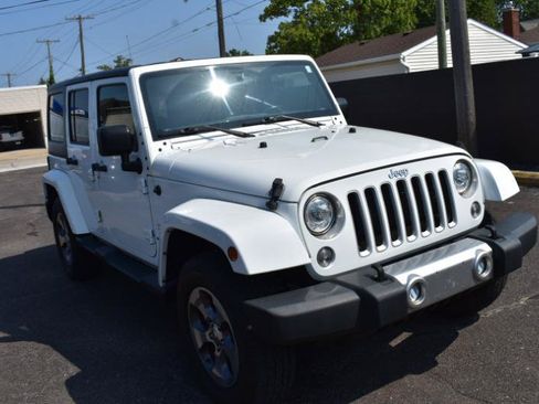 Used 2018 Jeep Wrangler Unlimited Sahara w/ Connectivity Group AWD/4WD image 2