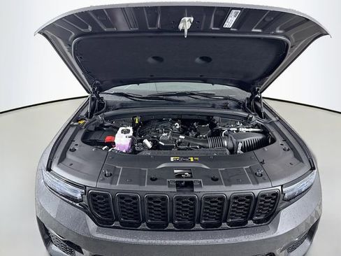 New 2025 Jeep Grand Cherokee Limited image 31