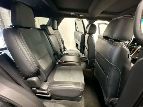 Used 2015 Ford Explorer XLT w/ Equipment Group 202A AWD/4WD image 24