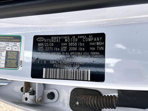 Used 2024 Hyundai Elantra Limited FWD image 19