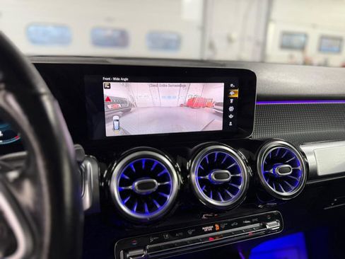 Used 2021 Mercedes-Benz GLB 250 4MATIC image 41