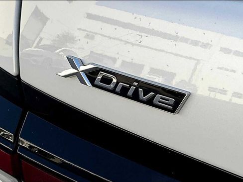 Used 2025 BMW 760i xDrive 760i xDrive w/ Executive Package image 17