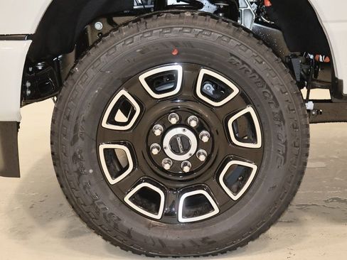 New 2025 Ford F350 Platinum w/ FX4 Off-Road Package image 37