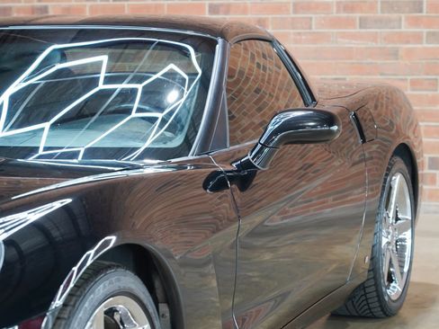 Used 2007 Chevrolet Corvette Coupe w/ Preferred Equipment Group RWD image 19