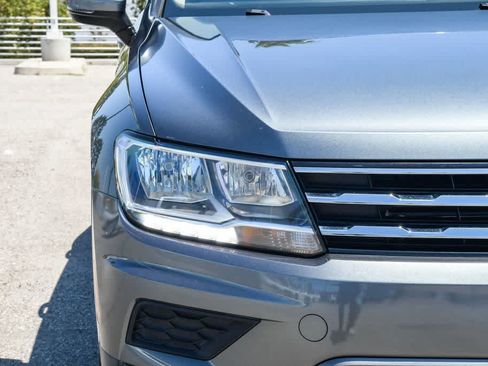 Used 2020 Volkswagen Tiguan SE w/ Panoramic Sunroof Package FWD image 4