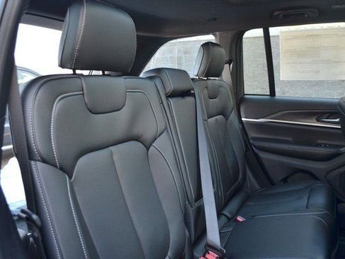 New 2025 Jeep Grand Cherokee Limited image 31