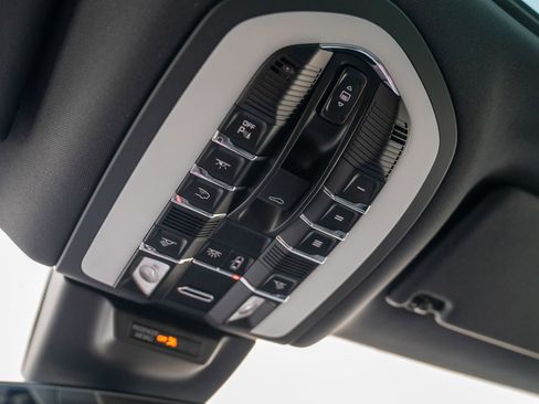 Certified 2026 Porsche Macan Turbo AWD/4WD image 22