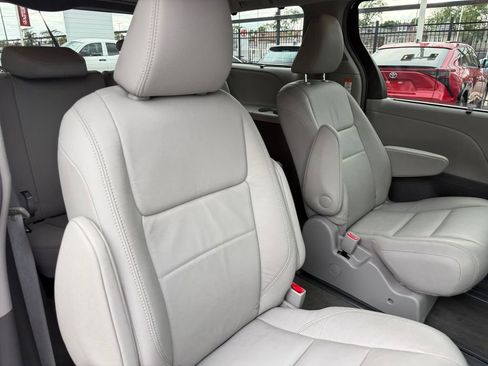 Used 2015 Toyota Sienna XLE AWD/4WD image 21