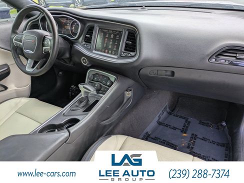 Used 2015 Dodge Challenger SXT Plus w/ Driver Convenience Group RWD image 12