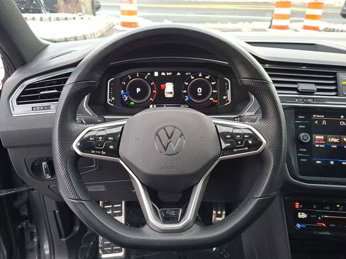 Used 2022 Volkswagen Tiguan SEL R-Line image 16
