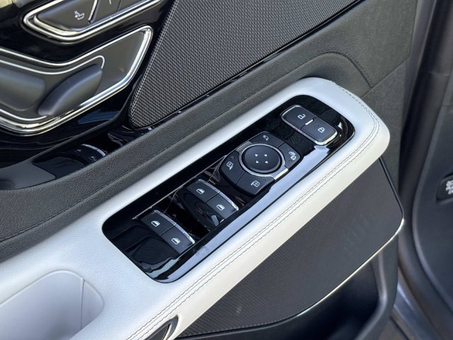 New 2027 Lincoln Aviator AWD image 23