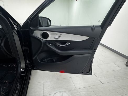 Used 2019 Mercedes-Benz GLC 300 4MATIC image 13