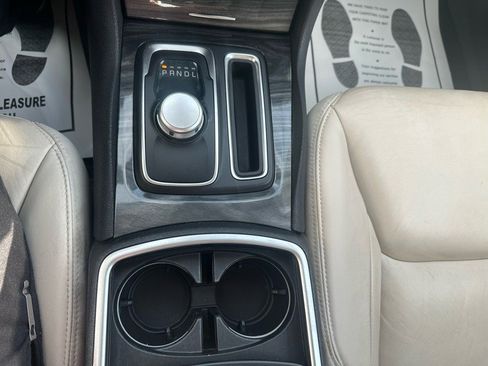 Used 2018 Chrysler 300 Touring L image 18