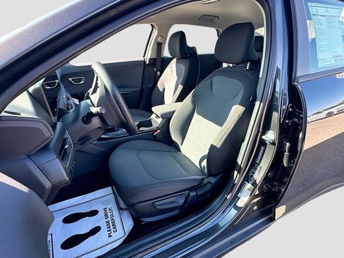 New 2025 Kia K4 LXS image 19