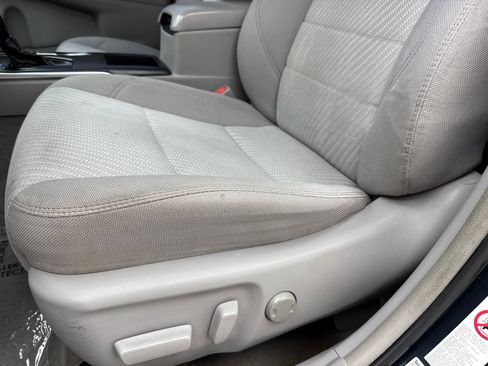Used 2017 Toyota Camry LE FWD image 34