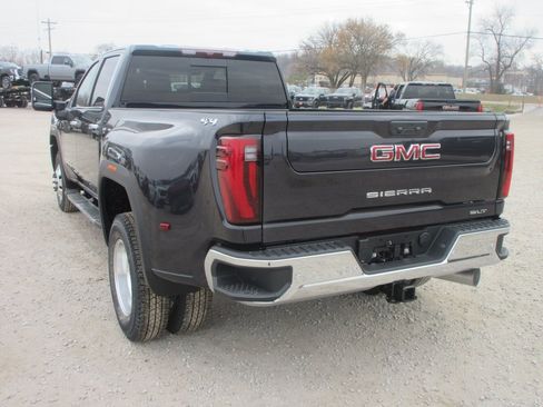 New 2026 GMC Sierra 3500 SLT w/ SLT Premium Package image 9