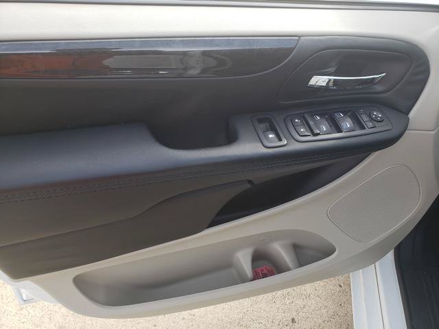 Used 2018 Dodge Grand Caravan SE w/ UConnect Hands-Free Group FWD image 11