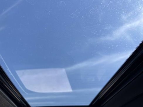 Used 2024 Toyota Tacoma Limited w/ Limited Package (LT) image 32