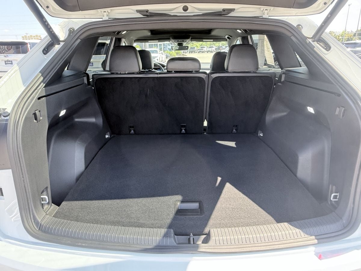 Used 2024 Volkswagen Atlas Cross Sport SE FWD image 18