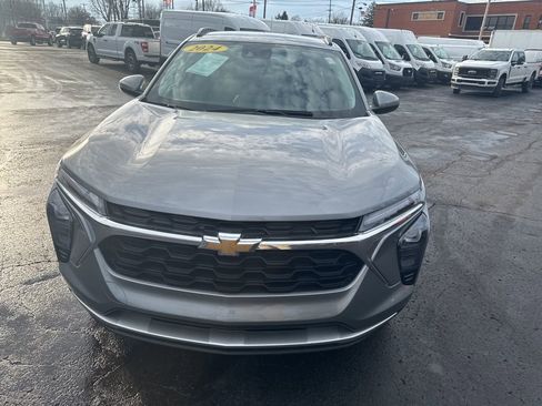 Used 2024 Chevrolet Trax LT w/ LT Convenience Package image 13