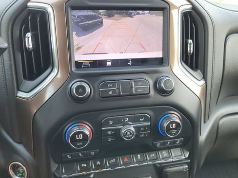 Used 2019 Chevrolet Silverado 1500 High Country w/ Z71 Off-Road Package AWD/4WD image 17