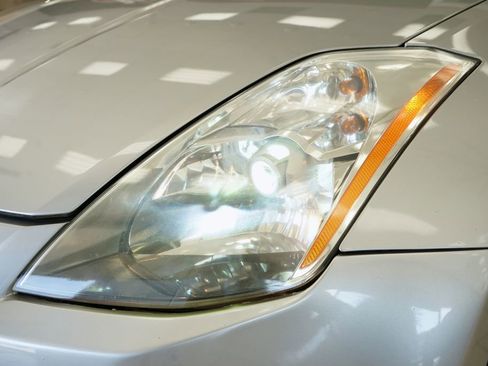 Used 2004 Nissan 350Z Touring RWD image 22