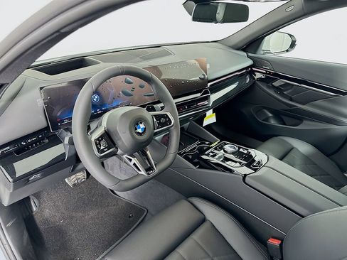 Used 2025 BMW 530i 530i w/ M Sport Package image 9