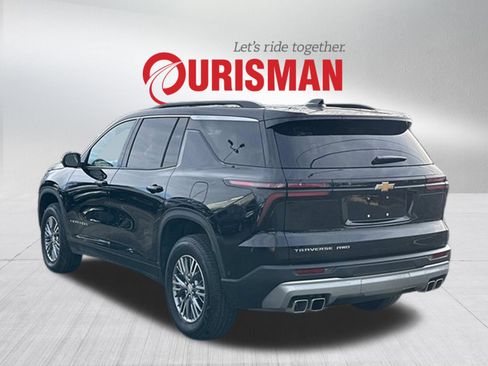 Used 2025 Chevrolet Traverse LT w/ Enhanced Driving Package image 4