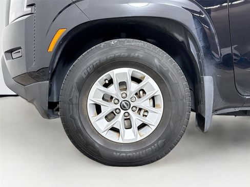 Used 2024 Nissan Frontier SV image 13