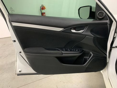 Used 2018 Honda Civic EX image 5