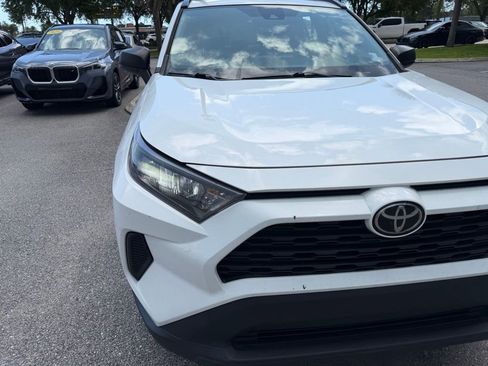 Used 2021 Toyota RAV4 LE FWD image 13