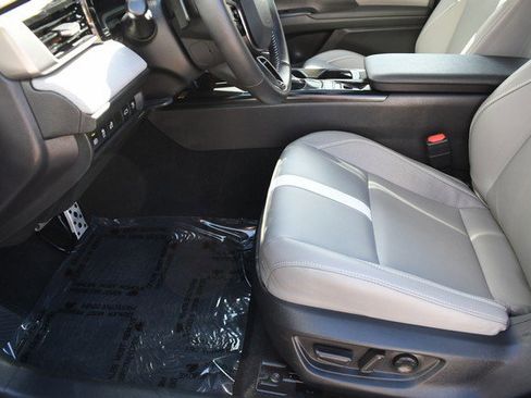 Certified 2025 Toyota Camry SE image 15