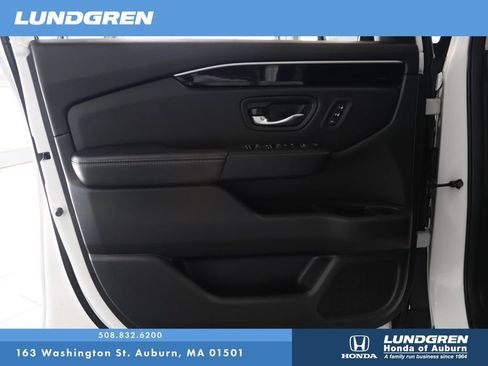 Used 2025 Honda Pilot EX-L image 9