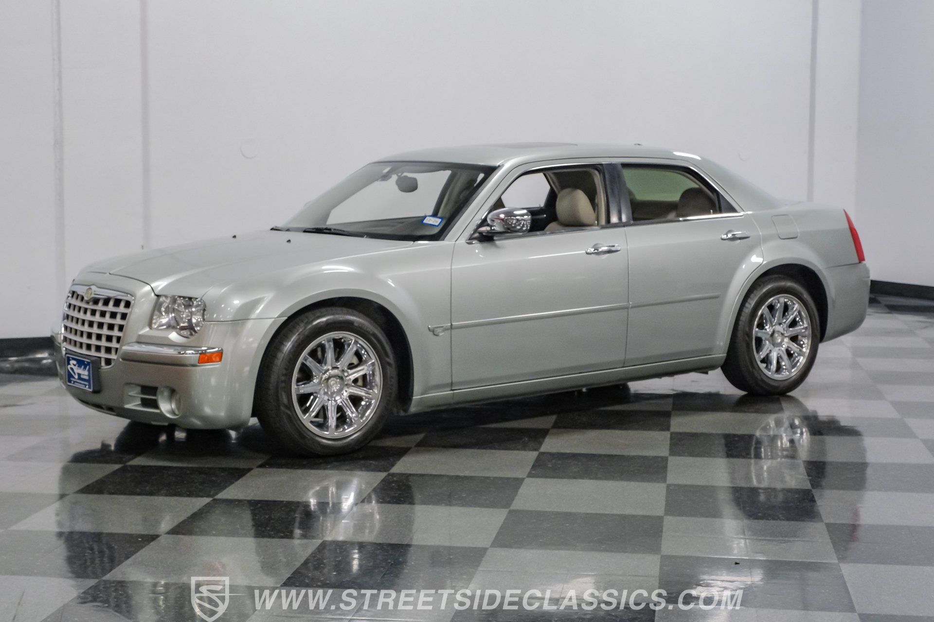 Used 2005 Chrysler 300 C w/ Navigation & Sound Group II RWD image 6