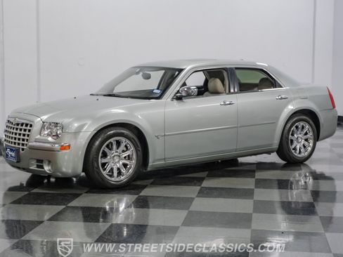 Used 2005 Chrysler 300 C w/ Navigation & Sound Group II RWD image 6