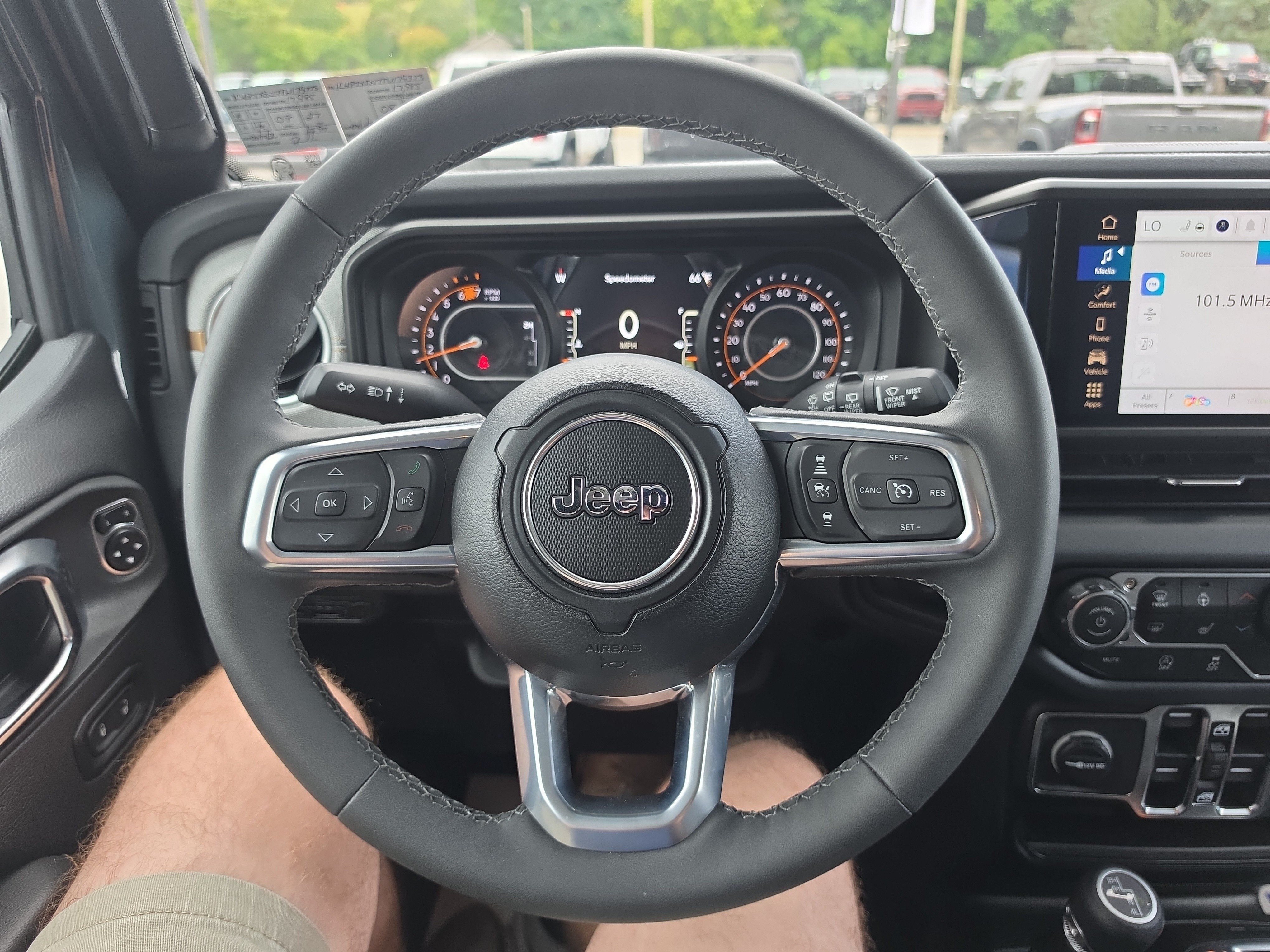 Used 2026 Jeep Wrangler Unlimited Sahara AWD/4WD image 20