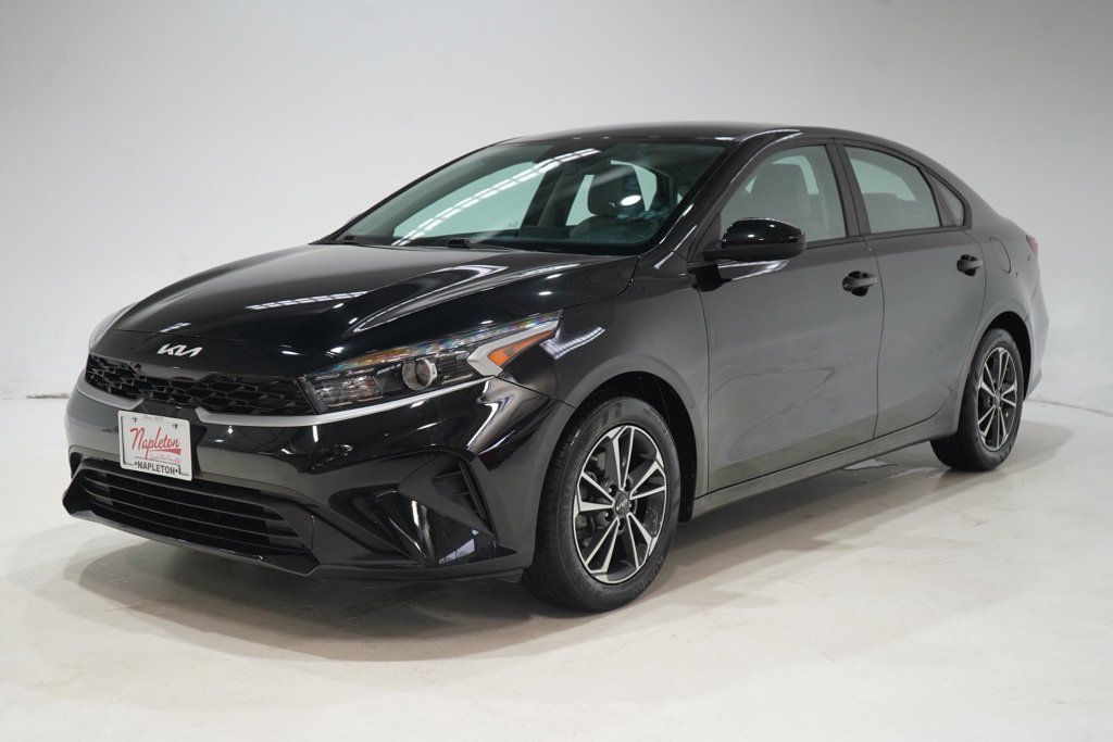 Used 2023 Kia Forte LXS FWD image 3