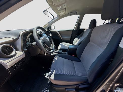 Used 2015 Toyota RAV4 LE FWD image 18