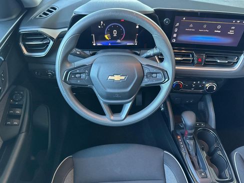 Used 2025 Chevrolet TrailBlazer LT FWD image 28