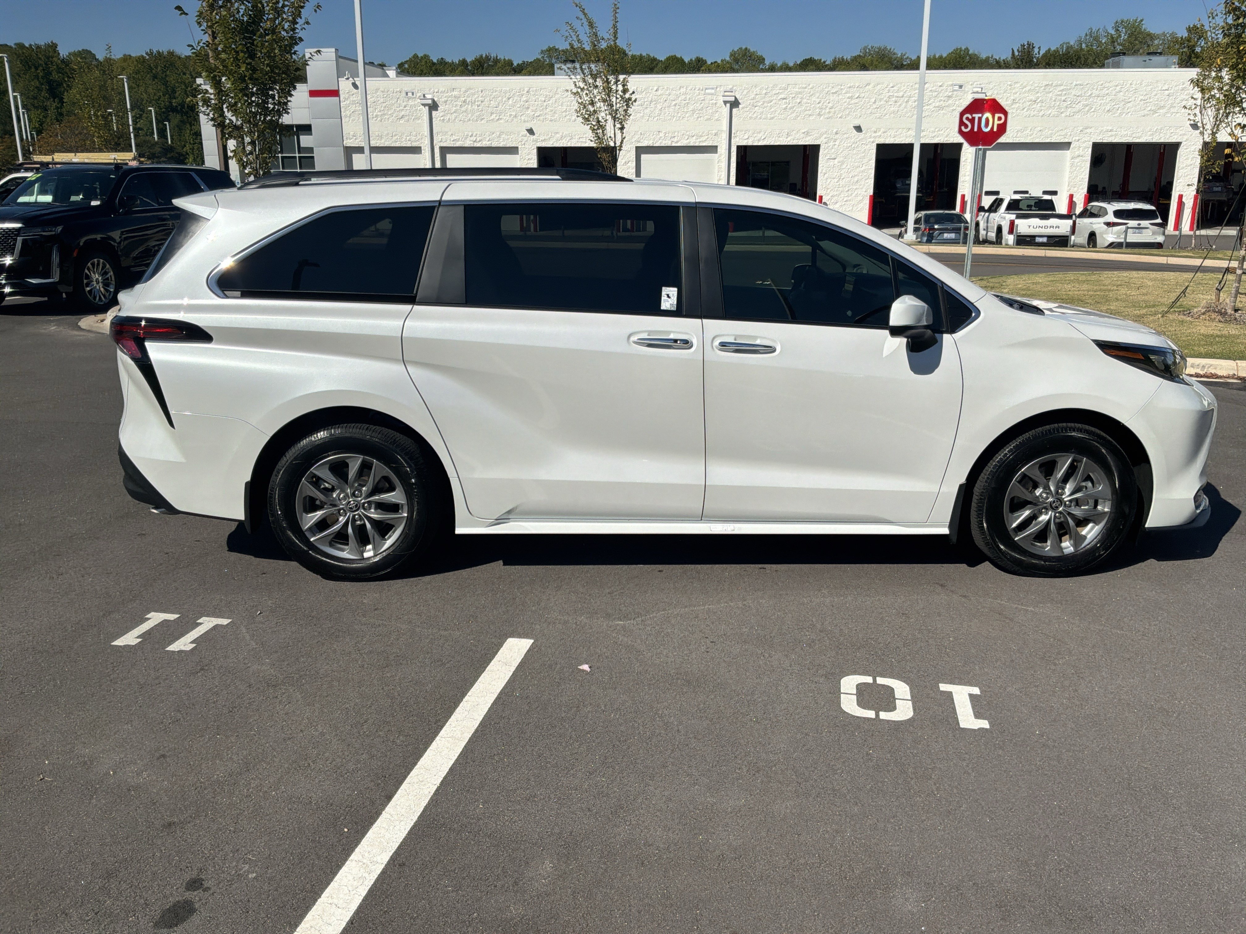 Used 2026 Toyota Sienna XLE FWD image 11
