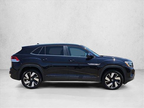 Used 2025 Volkswagen Atlas Cross Sport SE FWD image 4