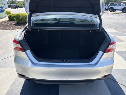 Used 2018 Toyota Camry XLE w/ Audio Package FWD image 33