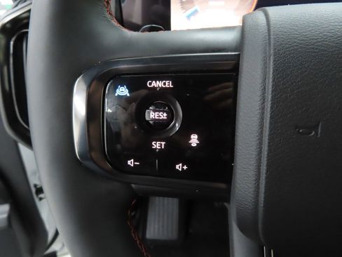 Used 2025 Nissan Armada PRO-4X image 12