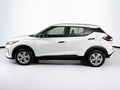 Used 2023 Nissan Kicks S FWD image 7