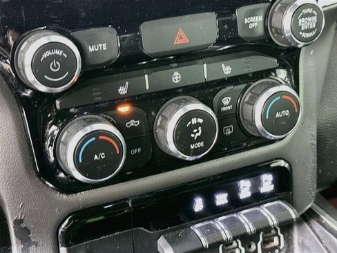 Used 2019 RAM 1500 Big Horn AWD/4WD image 23