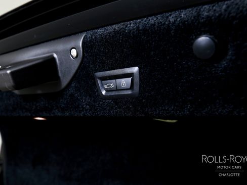 Used 2019 Rolls-Royce Dawn RWD image 22
