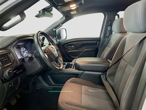 Used 2023 Nissan Titan SV w/ SV Convenience Package image 21