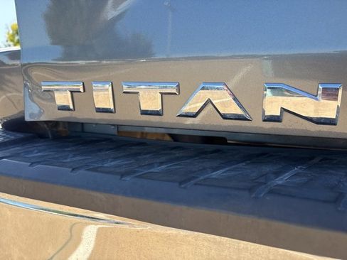 Used 2017 Nissan Titan SV image 2