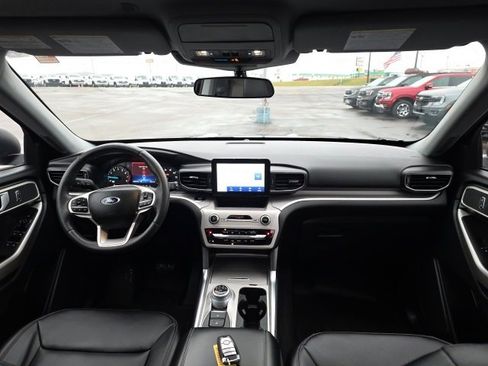 Used 2023 Ford Explorer XLT w/ Equipment Group 202A image 13